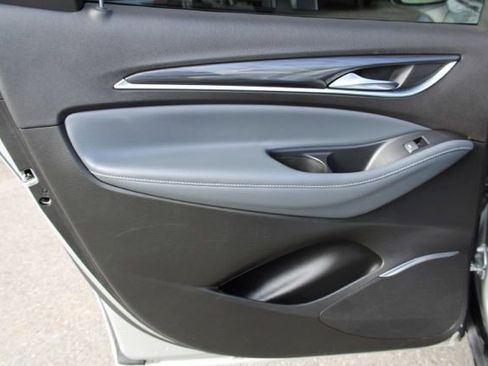 Used 2022 Buick Enclave Premium image 21