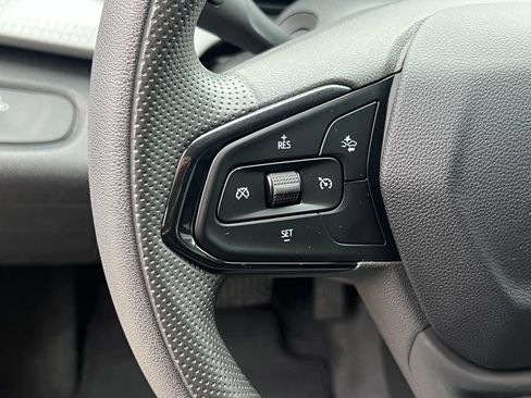 Used 2025 Chevrolet Trax LT FWD image 21