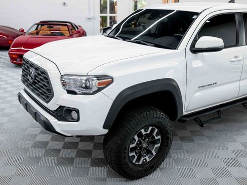 Used 2020 Toyota Tacoma TRD Off-Road w/ Technology Package image 11