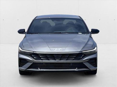 New 2025 Hyundai Elantra SEL image 5