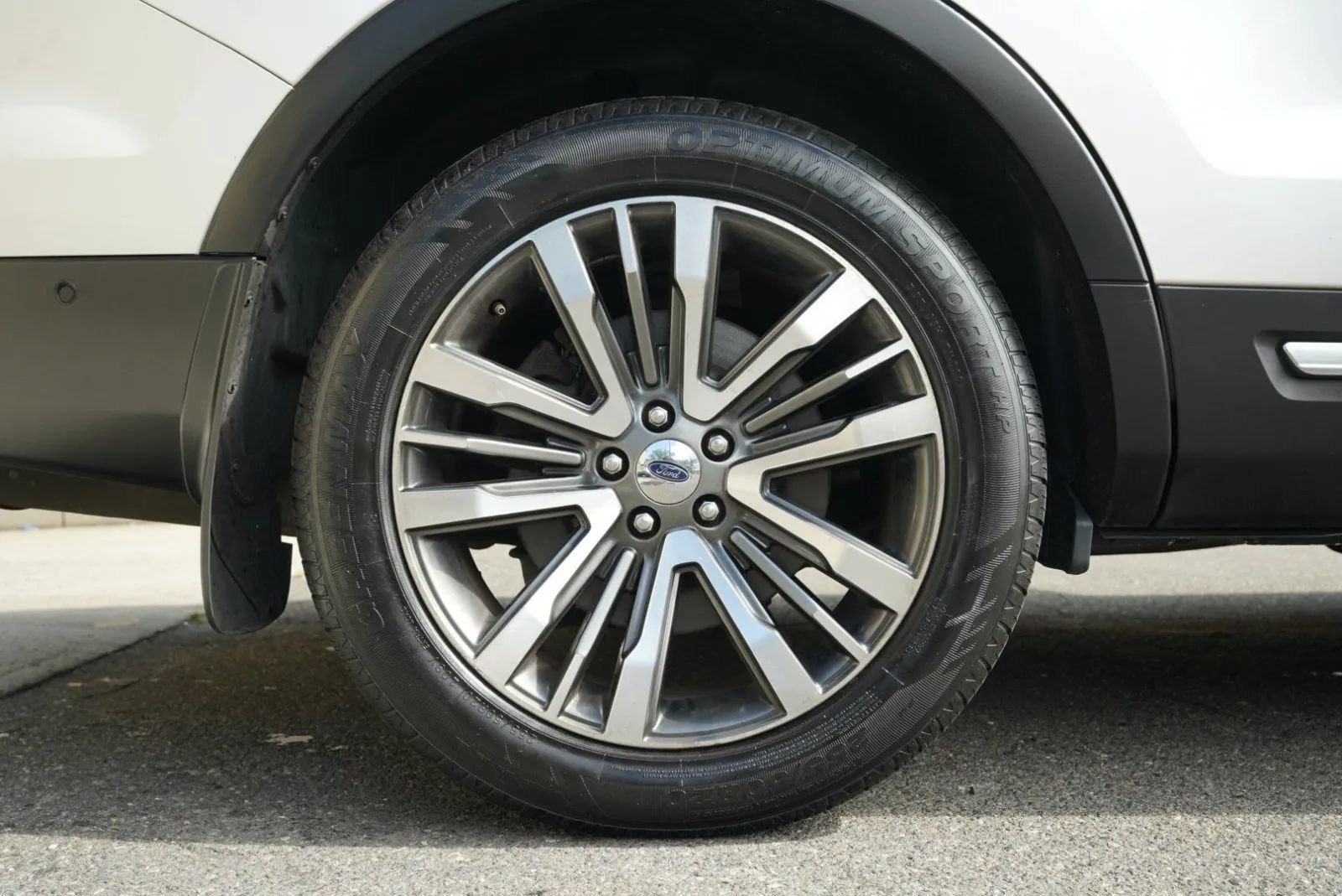 Used 2017 Ford Explorer Platinum AWD/4WD image 16