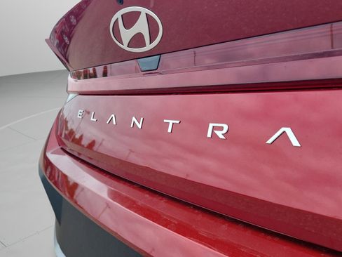 New 2026 Hyundai Elantra SE FWD image 32