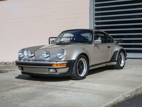 Used 1989 Porsche 911 Carrera RWD image 12