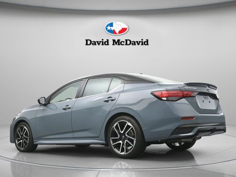 Used 2025 Nissan Sentra SR w/ SR Premium Package FWD image 32