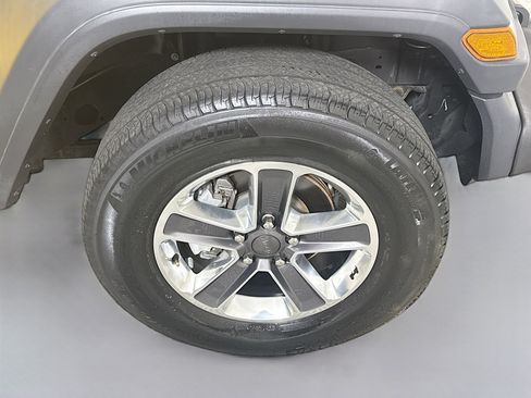 Used 2018 Jeep Wrangler Unlimited Sport image 32