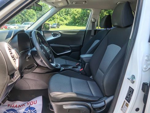 Used 2023 Kia Soul LX w/ LX Technology Package FWD image 21
