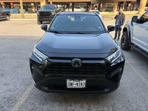 Used 2021 Toyota RAV4 XLE image 11