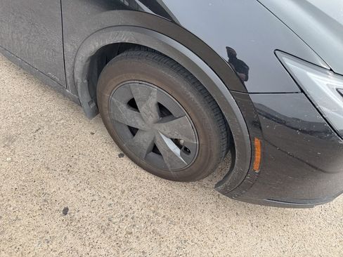 Used 2023 Toyota Prius LE image 9