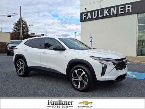 Certified 2025 Chevrolet Trax RS w/ Sunroof Package image 1