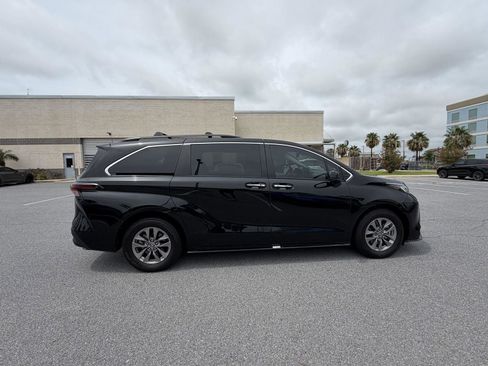 Used 2023 Toyota Sienna XLE w/ XLE Plus Package FWD image 10