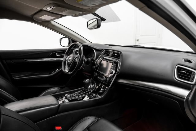 Used 2018 Nissan Maxima SR w/ Midnight Edition FWD image 12