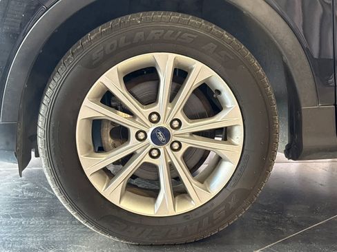Used 2018 Ford Escape SE w/ Ford Safe & Smart Package FWD image 12