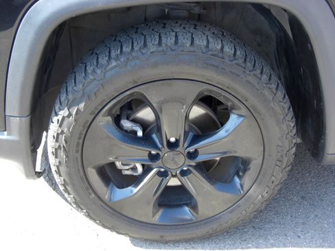 Used 2021 Jeep Compass Latitude w/ Sun and Sound Group AWD/4WD image 4