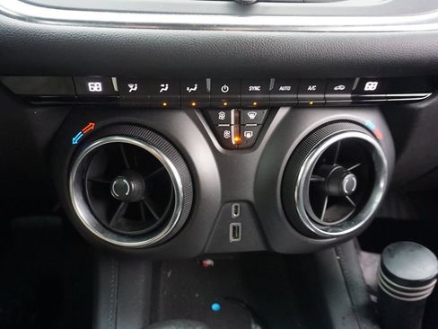 Used 2019 Chevrolet Blazer LT FWD image 12