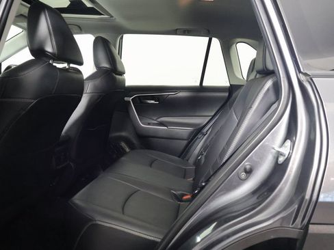 Used 2021 Toyota RAV4 XLE Premium FWD image 11