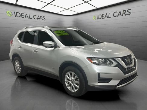 Used 2019 Nissan Rogue SV w/ Premium Package FWD image 3