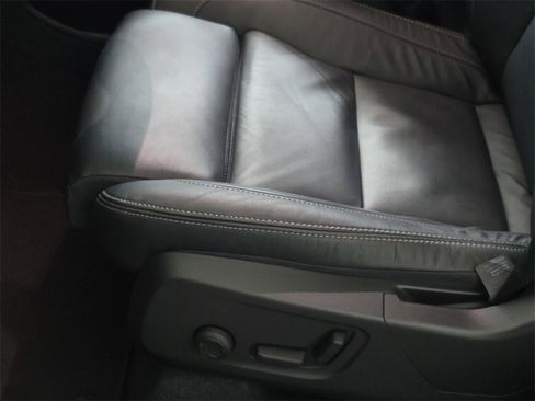 Used 2023 Volvo XC40 B5 Ultimate w/ Protection Package Premier image 31