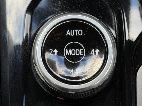 Used 2024 Chevrolet Colorado Z71 w/ Z71 Convenience Package 2 image 28