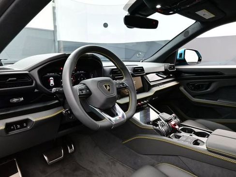 Used 2025 Lamborghini Urus SE AWD/4WD image 4