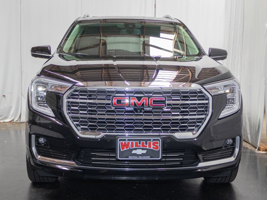 Used 2024 GMC Terrain Denali w/ Denali Premium Package AWD/4WD image 2