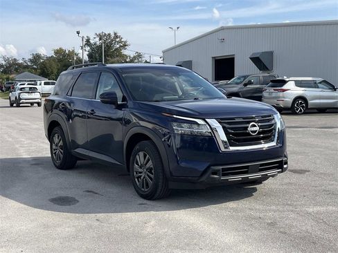 Used 2024 Nissan Pathfinder SV image 7
