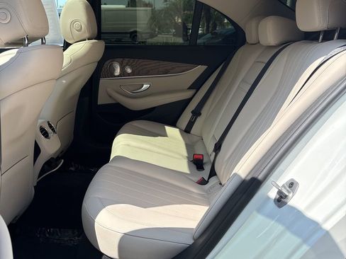 Used 2022 Mercedes-Benz E 350 Sedan image 11