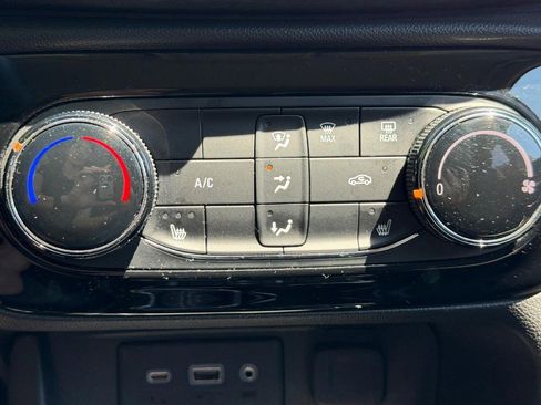Used 2023 Buick Encore GX Preferred w/ Cold Weather Comfort Package FWD image 18