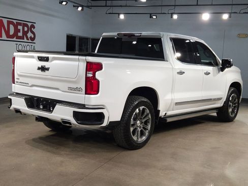 Used 2025 Chevrolet Silverado 1500 High Country w/ Technology Package AWD/4WD image 7