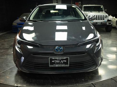 Used 2023 Toyota Corolla LE FWD image 3