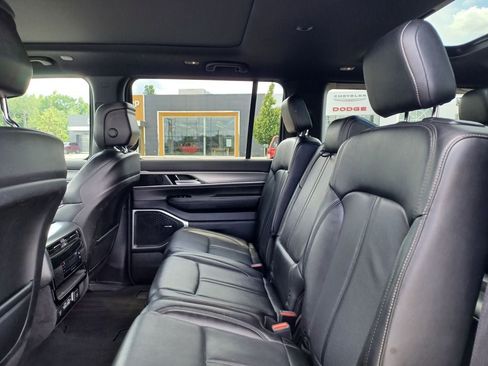 Used 2024 Jeep Wagoneer Series II AWD/4WD image 31