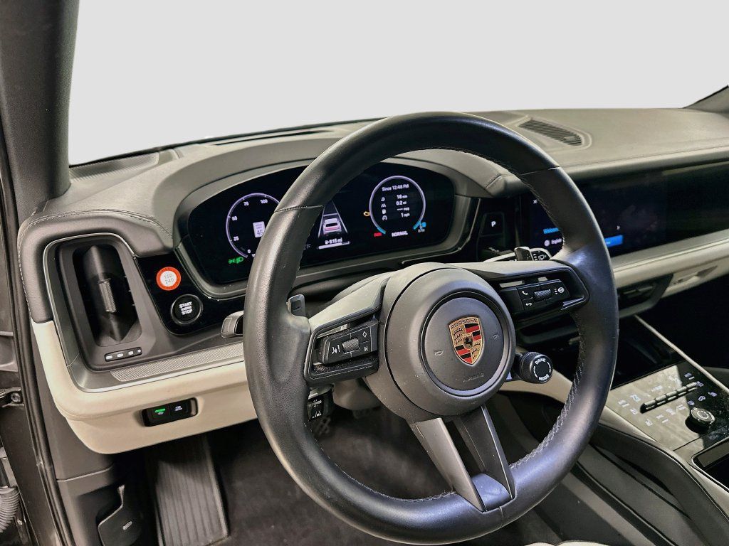 Certified 2024 Porsche Cayenne AWD/4WD image 4