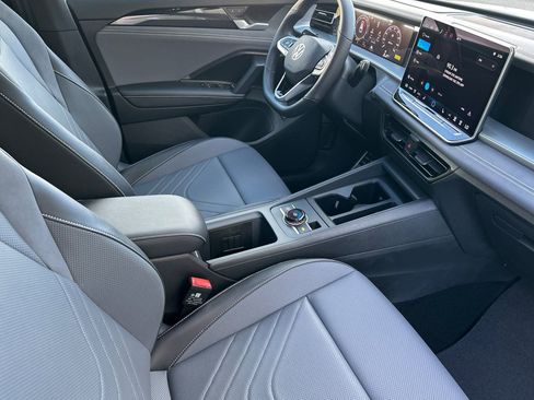 New 2026 Volkswagen Tiguan SE R-Line FWD image 14