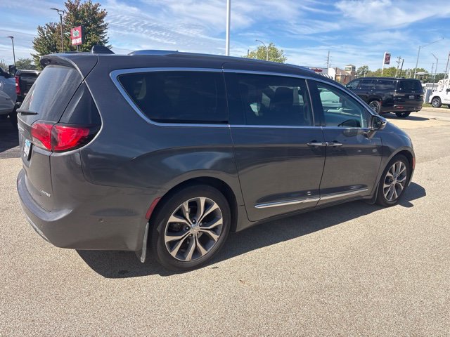 Used 2020 Chrysler Pacifica Limited w/ Tire & Wheel Group FWD image 4