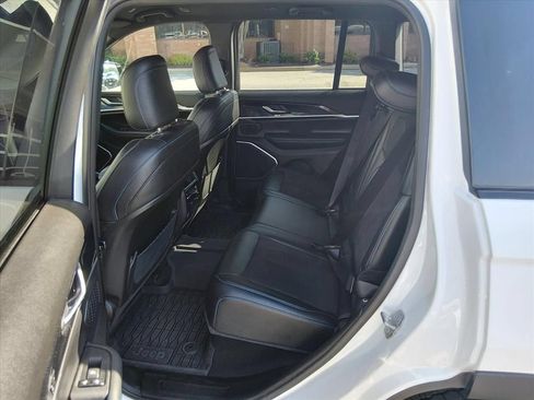 Used 2022 Jeep Grand Cherokee Trailhawk AWD/4WD image 13