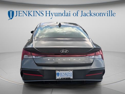 New 2025 Hyundai Elantra SEL FWD image 4