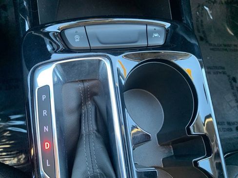 Used 2025 Chevrolet Trax LT w/ LT Convenience Package image 12