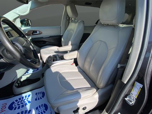 Used 2021 Chrysler Voyager Lxi FWD image 9