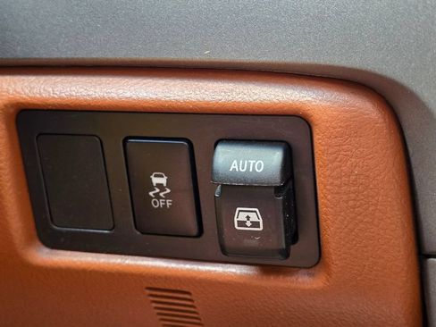 Used 2017 Toyota Sequoia Platinum RWD image 39