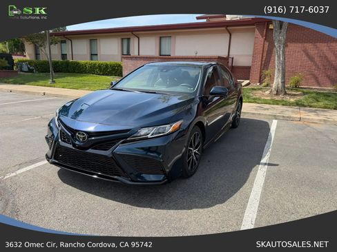 Used 2021 Toyota Camry SE w/ Carpet Mat Package (TMS) image 1