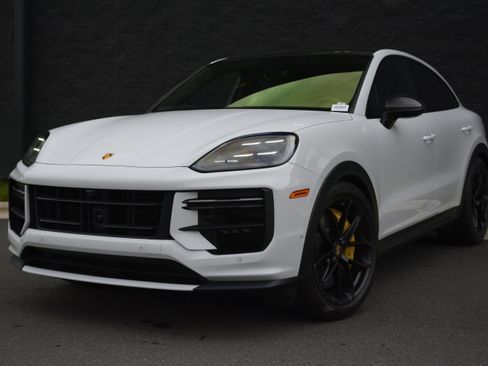 Certified 2024 Porsche Cayenne Turbo GT AWD/4WD image 1