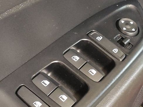 Used 2025 Hyundai Venue SEL FWD image 27
