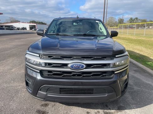 Used 2024 Ford Expedition Max XLT image 2