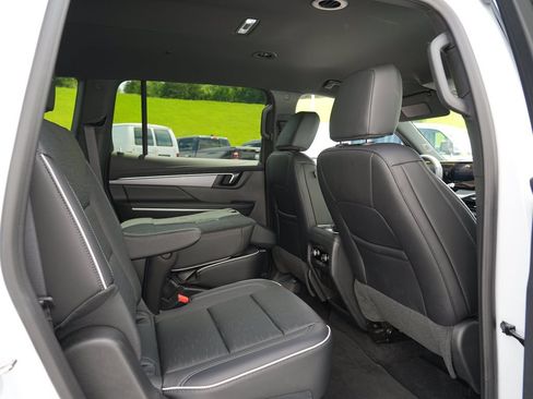 Used 2026 Buick Enclave Sport Touring AWD/4WD image 29