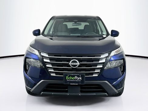 Used 2025 Nissan Rogue SV AWD/4WD image 2
