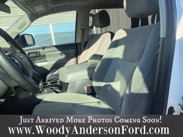 Used 2018 Toyota Sequoia SR5 w/ Carpet Cargo Mat Package AWD/4WD image 9