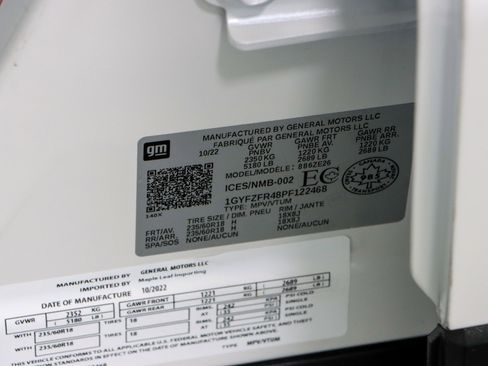 Used 2023 Cadillac XT4 Sport w/ Sun And Sound Package image 33