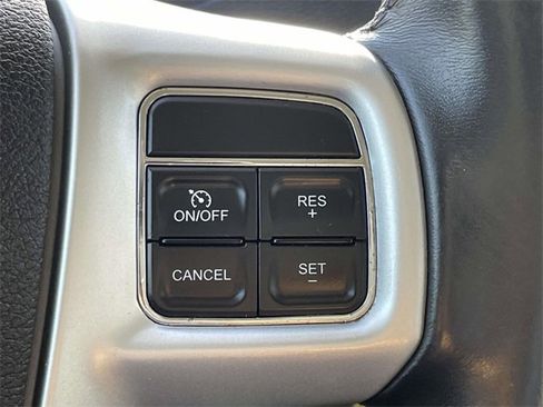 Used 2014 Chrysler Town & Country Touring image 24