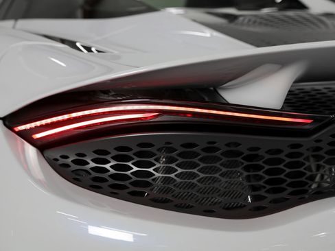Used 2022 McLaren 765LT RWD image 25