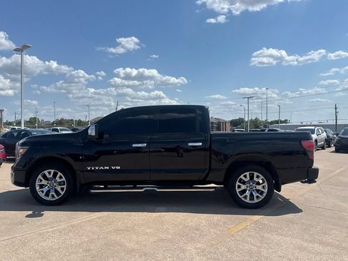 Used 2020 Nissan Titan SL w/ Moonroof Package RWD image 14