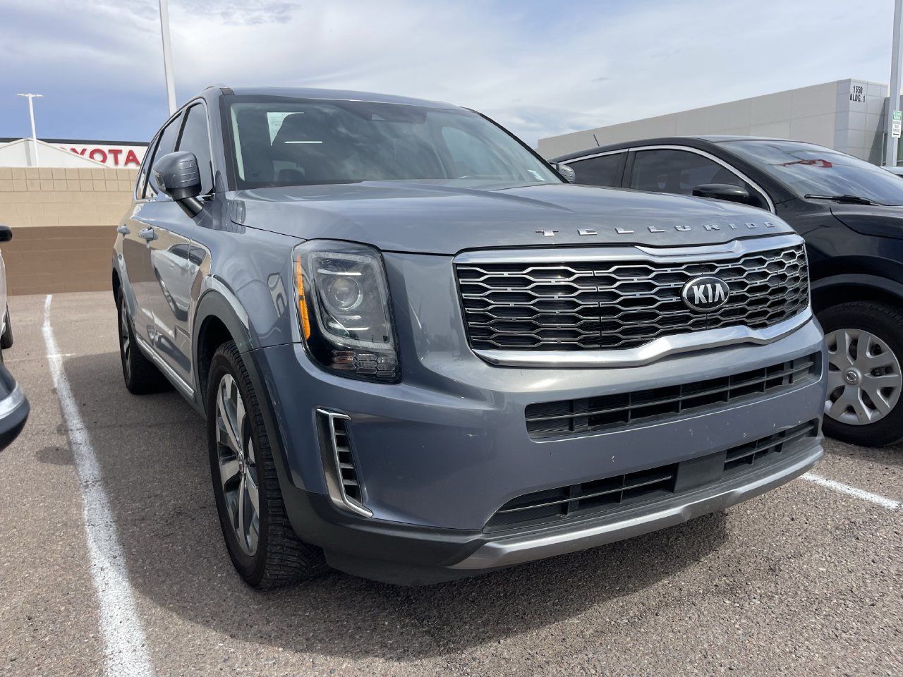 Used 2020 Kia Telluride EX w/ EX Premium Package FWD image 3